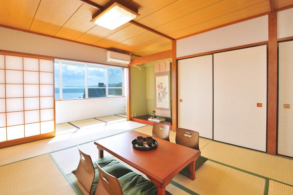 Onsen Hostel Hinoemi Atami  Kültér fotó